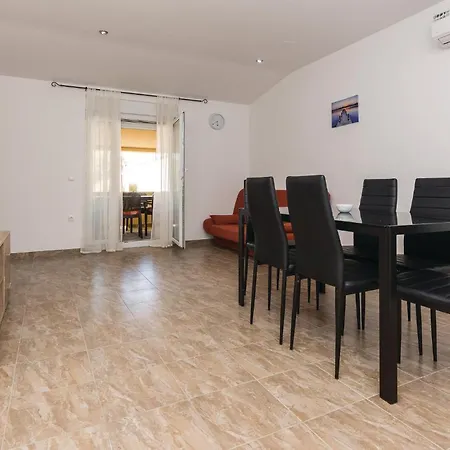 Two-bedroom In Appartement Vir